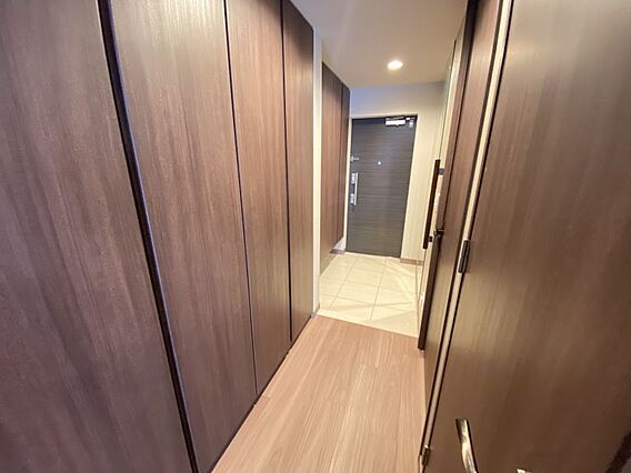 廊下収納には趣...