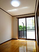 写真は121号室です。（参考）