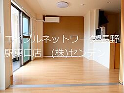 s-ユニヴァリしんきょう 1階2LDKのリビング/ダイニング