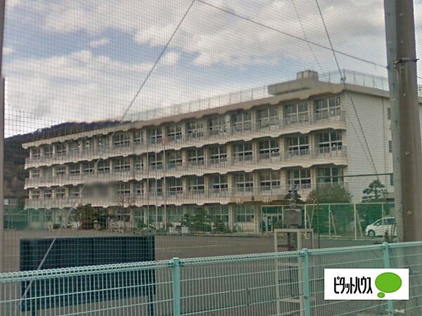画像23:中学校「富士市立岩松中学校まで1442m」