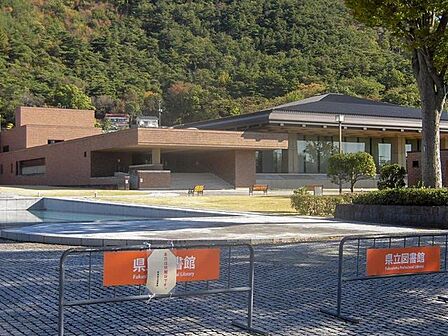 福島県立図書館 1340m