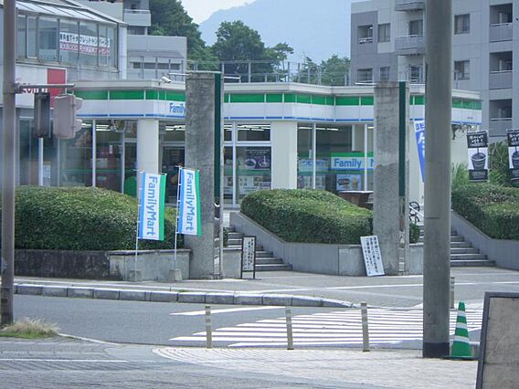 ファミリーマー...