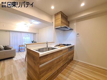 シンプルで使いやすい設計のキッチン。毎日の料理が快適に。
