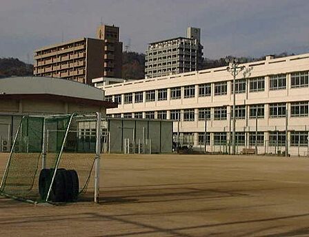 広島市立中山小学校まで501m(徒歩7分)