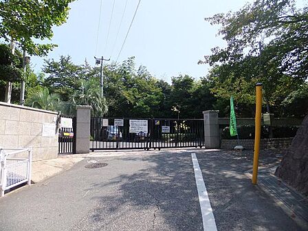 広島市立矢野西小学校？351m