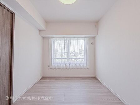 居室はひとり時間を過ごせる安らげるお部屋として活用できます!収納スペースあり!荷物が多くても十分!!ベッドや勉強机、テレビなどを置きたい場合におすすめ!!過ごす時間が長くてもゆったり過ごせそうですね!