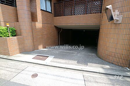 駐車場出入り口