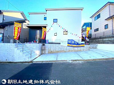 外観：シンプルモダンな外観が特徴。閑静な住宅街に位置する邸宅です