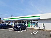 ファミリーマート外新町四丁目店■「あなたとコンビに」ファミリーマート。24時間営業のコンビニは生活環境に欠かせません♪Tカードなどがご利用いただけます！ 130m