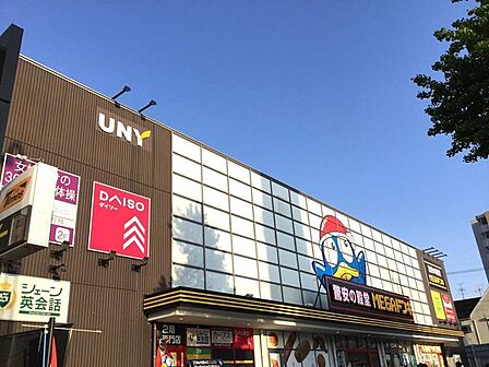 MEGAドン・キホーテUNY アラタマ店■「コンビニエンス+ディスカウント+アミューズメント」の三位一体を店舗コンセプトとする総合ディスカウントストア。 750m