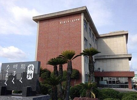 蟹江北中学校■修学旅行や野外学習など様々な行事を行っており、職場体験学習など、学活や総合の時間を使って「働くこと」についてより深く学習していく機会を設けています。 1700m