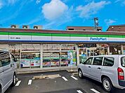 ファミリーマート中川十一番町店■「あなたとコンビに」ファミリーマート。24時間営業のコンビニは生活環境に欠かせません♪Tカードなどがご利用いただけます！ 370m