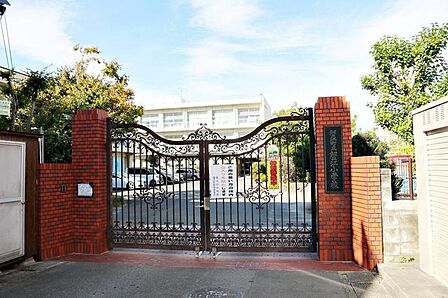 蟹江小学校 1300m