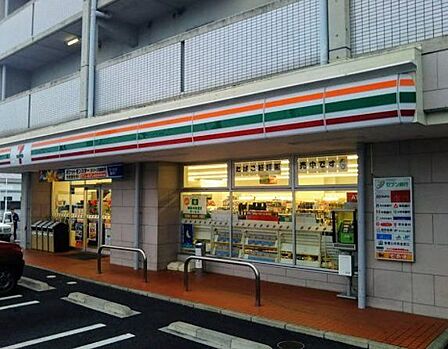 セブンイレブン蟹江本町5丁目店■プライベートブランドの商品も充実した24時間営業の「セブンイレブン、いい気分」セブンイレブン。nanacoカードなどがご利用いただけます! 640m