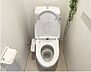 その他：【高機能トイレ】温水洗浄便座付きのトイレです。汚れてもサッとひと拭きでお手入れ簡単。節水仕様でしっかり洗浄できます。環境にやさしく、しかも経済的です。