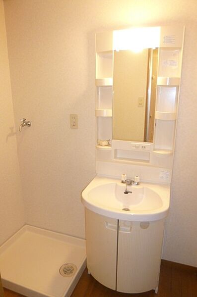 画像17:ゆったりとスペースのある洗面所