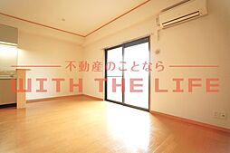 ゆったり過ごせる居間です