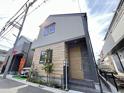 外観：G号棟：3SLDK　仕様設備充実♪住宅用太陽光パネル設置予定です。是非お気軽にお問い合わせくださいませ。