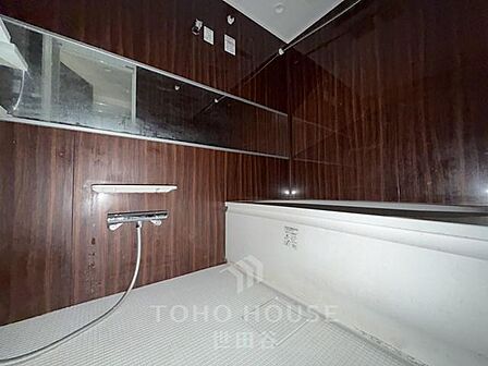 1日の疲れを癒すユニットバス。