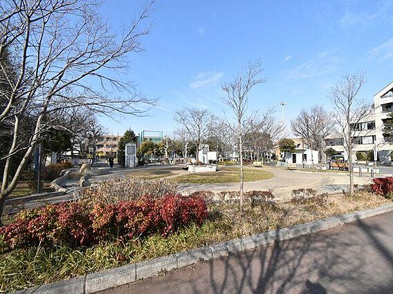 小泉公園：徒歩...
