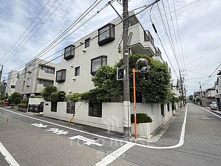 4LDK+2S。ゆとりを持って過ごせる3階建て邸宅。駅まで徒歩6分です。是非お気軽にお問い合わせください。