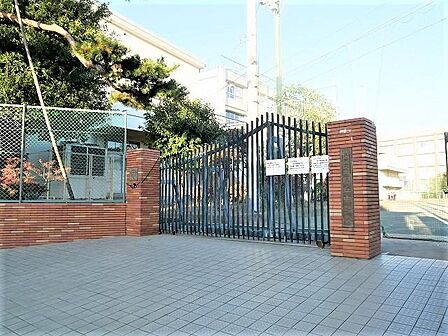 世田谷区立緑丘中学校まで約835m