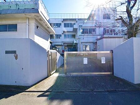 世田谷区立用賀中学校まで約828m