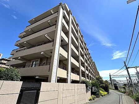 駅まで徒歩2分。オートロック・宅配ボックス付き。是非お気軽にお問い合わせください。