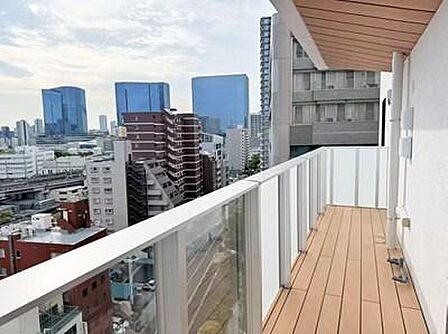 充分な広さが確保されたバルコニー。