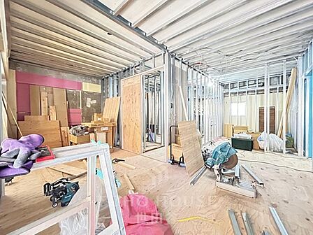 新規リノベーション(26年10月完工)8階建て最上階。開放感のある眺望。約31.9m2のルーフバルコニー付き・ペット飼育相談可・複数路線利用可