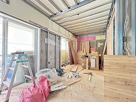 新規リノベーション(26年10月完工)8階建て最上階。開放感のある眺望。約31.9m2のルーフバルコニー付き・ペット飼育相談可・複数路線利用可