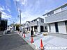 外観：新設された前面道路は広々！車通りも少なく、お子様と一緒に入れる広さがあります。