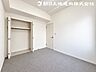室内：一日の疲れを取る主寝室は大型のベッドも配置が可能です。