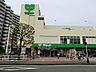 周辺：品揃えが豊富で、営業時間が長く、帰宅が遅い日でも利用しやすい店舗です。