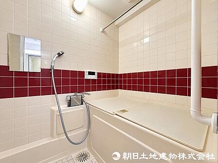 水廻りも綺麗に使用されており、そのまま使用することができます!一日の疲れを癒す浴室!