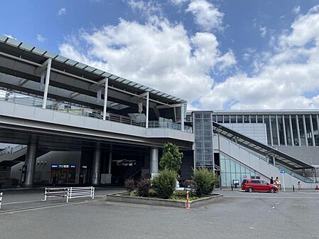 駅周辺では区画整理が進み、より暮らしやすい環境が整いつつあります。