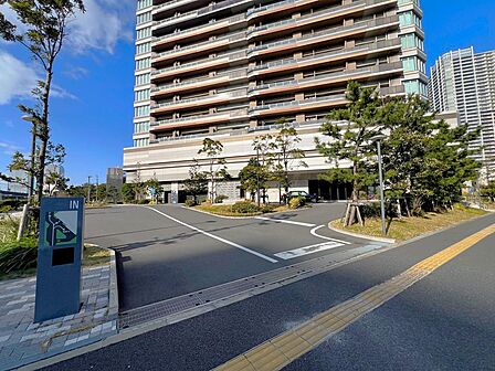 幕張ベイパーク(幕張ベイタウン)からは、羽田・成田空港へ直行するリムジンバス路線が運行されており、空港アクセスにも便利です。イオンのカートをマンションまで利用できたり、生活利便性にも配慮されています!