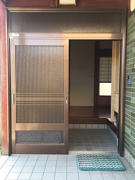 玄関を拡大表示