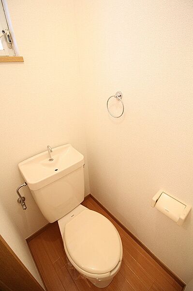 画像12:コンパクトで使いやすいトイレです