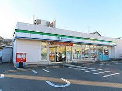 周辺：【コンビニエンスストア】ファミリーマート 柏南高柳店まで689ｍ