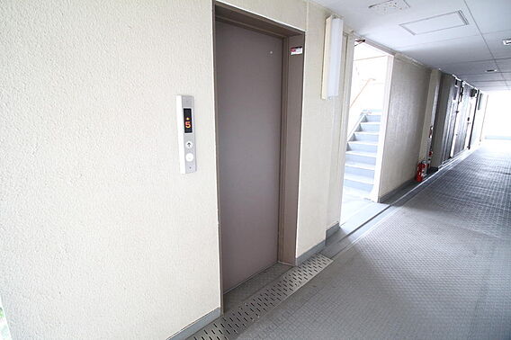 エレベーターが...