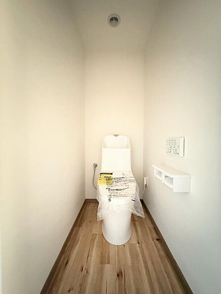 温水洗浄機能がついており、寒い日でも安心して座ることができます。（2025年12月撮影）