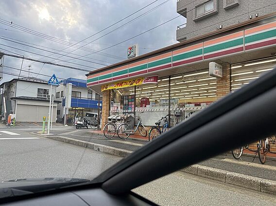 セブン-イレブ...