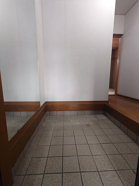 玄関を拡大表示