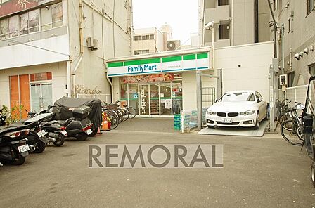 コンビニ隣地