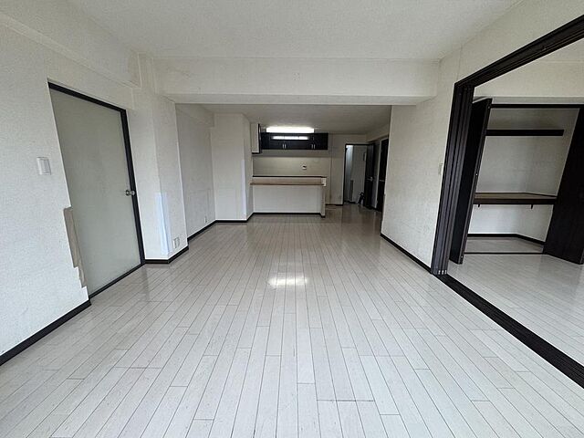 リビング/ダイニング 市川市市川4丁目4-17