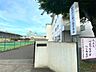 周辺：仙台市立南小泉中学校（617m）