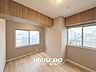 寝室：■玄関横6帖洋室■ダブルベッドを置いても十分なスペースのあるお部屋です！■2面の窓からは外からの光がたっぷりと差し込みます♪毎朝気持ちよく起きられそうですね！