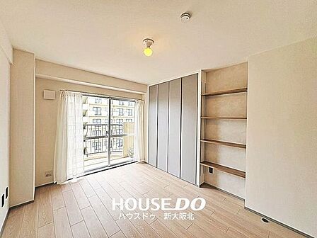 ■南側6.5帖洋室■こちらのお部屋はリビングを通らずに入室できるので独立性が高く、プライベートを大切にするご家族にもオススメです!