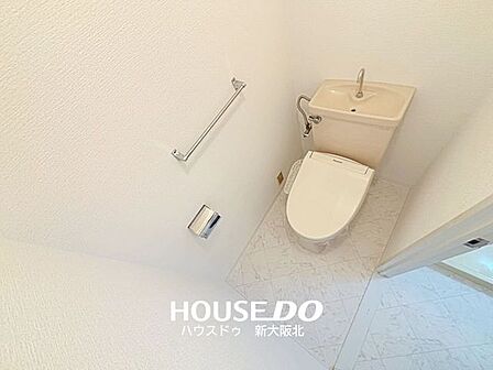 ■嬉しい温水便座付きトイレ!■寒い冬でも便座を温めることができるので、快適にご使用いただくことができます!